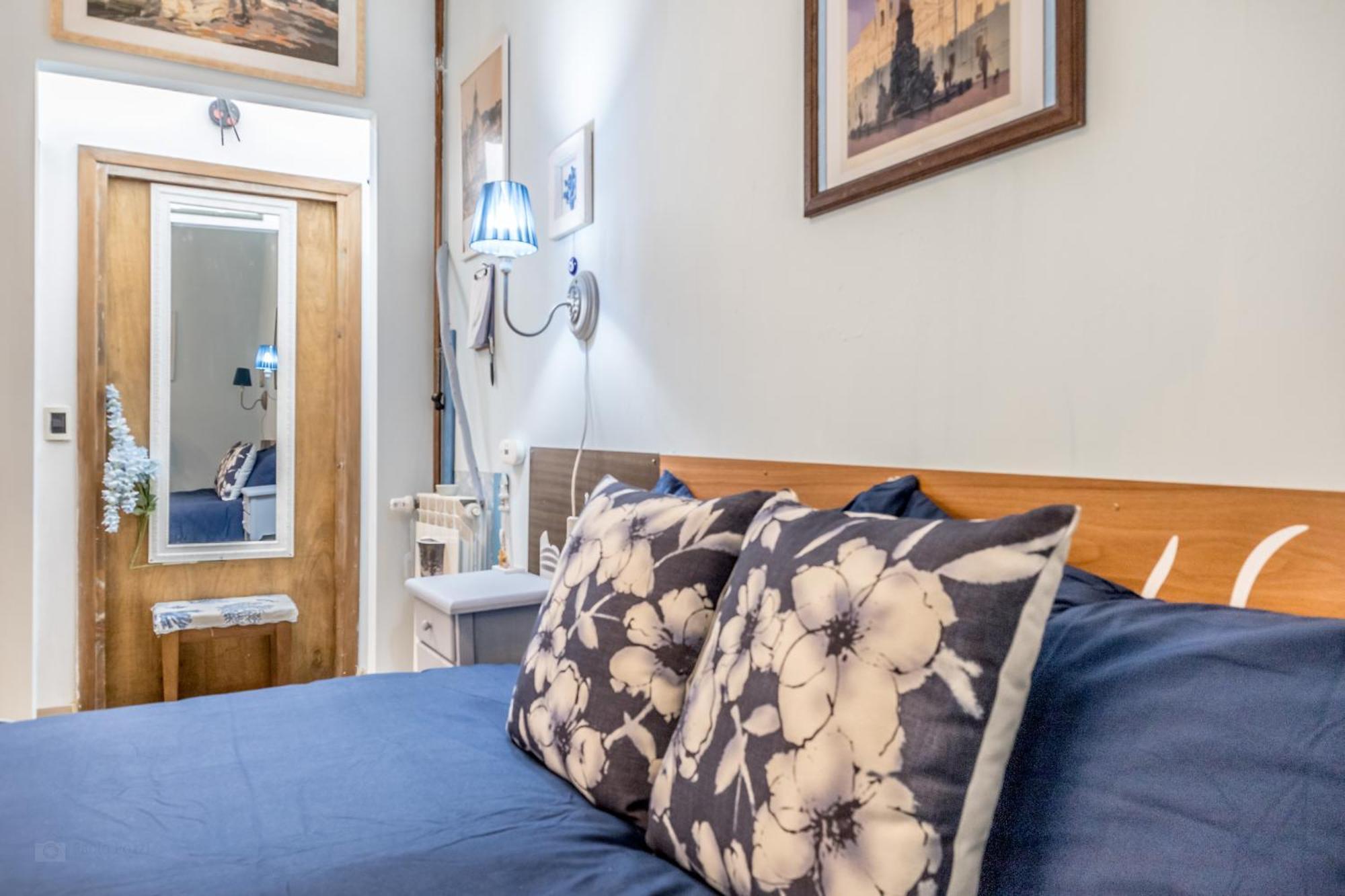Up Homestay Rome